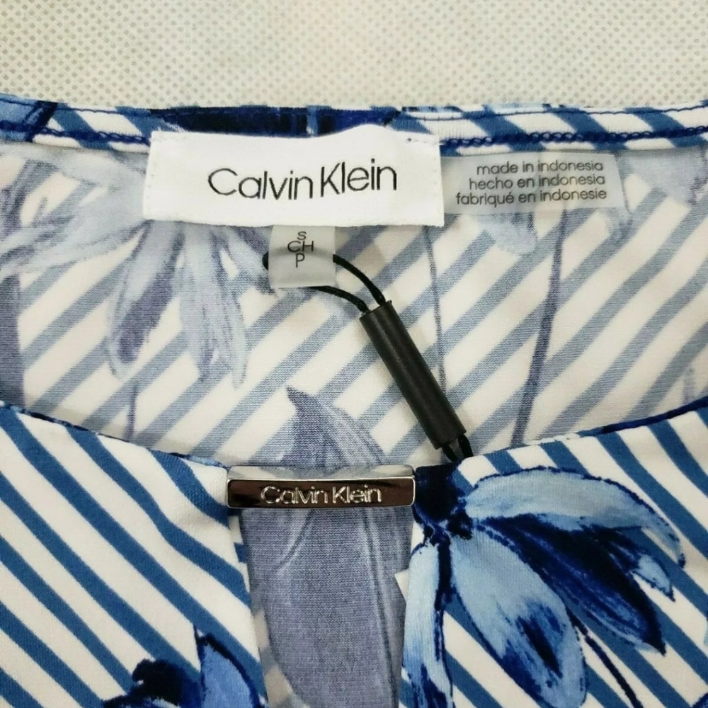 NWT Calvin Klein Size Small Printed Top - Picture 3 of 8